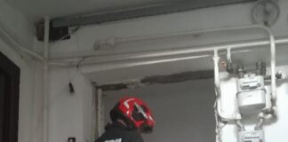 (VIDEO/FOTO) Explozie la un bloc din Rm. Sărat. Cauza probabilă: acumulare de gaze