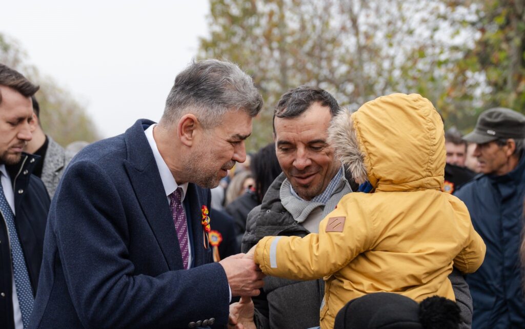 Marcel Ciolacu paradă Calea Eroilor Buzău 2025 1 Decembrie