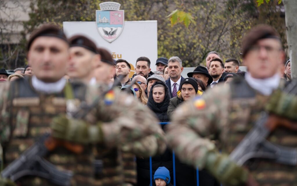 Marcel Ciolacu paradă Calea Eroilor Buzău 2025 1 Decembrie