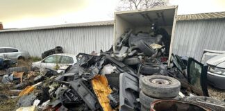 (FOTO) Amenzi uriașe. Ce au găsit comisarii Gărzii de Mediu la un centru de dezmembrări auto