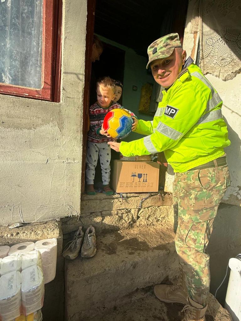 daruri militari buzoieni familii nevoiașe, daruri Sărbători familii nevoiașe Buzău, Divizia 2 Infanterie Getica Buzău