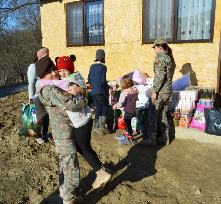 daruri militari buzoieni familii nevoiașe, daruri Sărbători familii nevoiașe Buzău, Divizia 2 Infanterie Getica Buzău