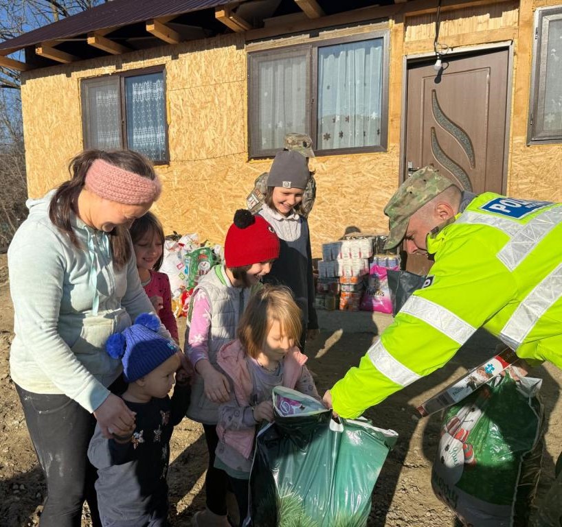 daruri militari buzoieni familii nevoiașe, daruri Sărbători familii nevoiașe Buzău, Divizia 2 Infanterie Getica Buzău