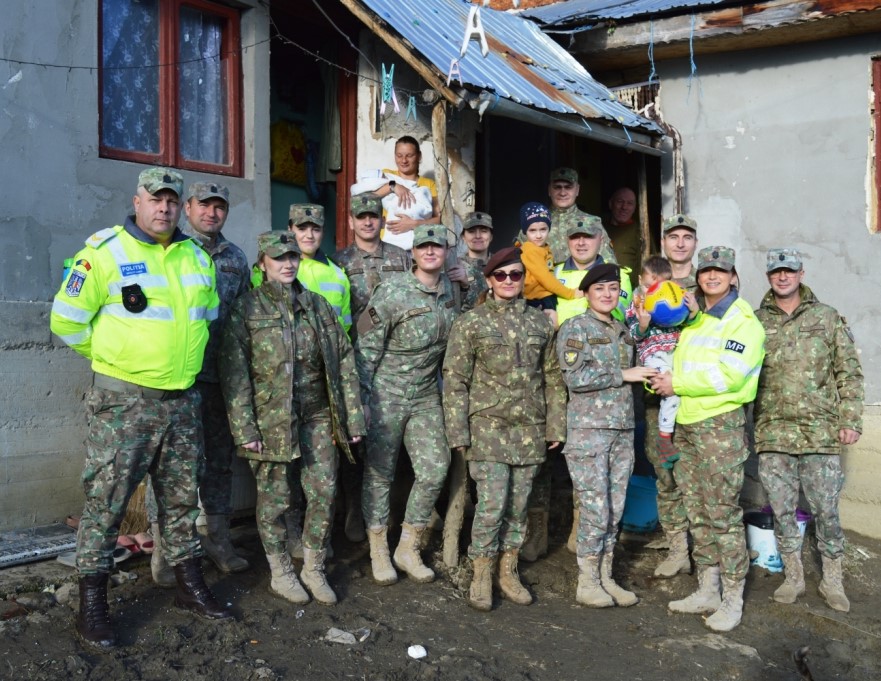 daruri militari buzoieni familii nevoiașe, daruri Sărbători familii nevoiașe Buzău, Divizia 2 Infanterie Getica Buzău