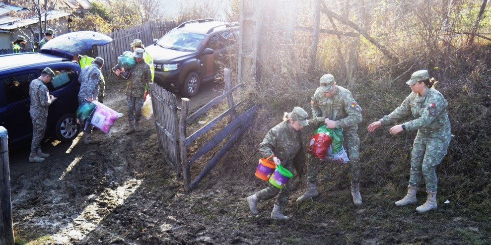 daruri militari buzoieni familii nevoiașe, daruri Sărbători familii nevoiașe Buzău, Divizia 2 Infanterie Getica Buzău