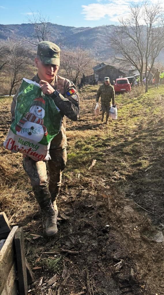 daruri militari buzoieni familii nevoiașe, daruri Sărbători familii nevoiașe Buzău, Divizia 2 Infanterie Getica Buzău