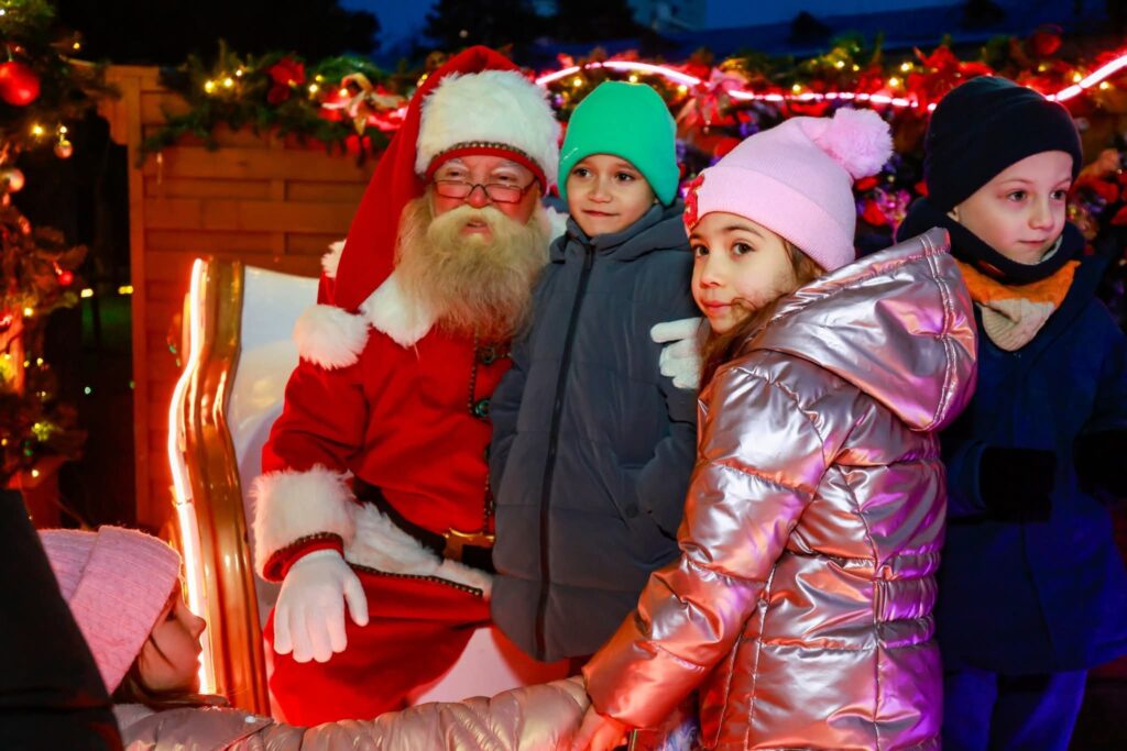 copii întâlnire cu Moș Crăciun Buzău Parcul IC Brătianu