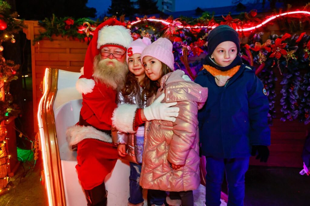 copii întâlnire cu Moș Crăciun Buzău Parcul IC Brătianu