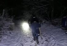(VIDEO) Cioban vârstnic, rătăcit în pădure din cauza viscolului. Jandarmii montani au intervenit