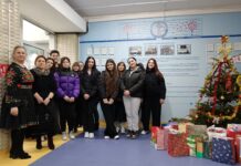 (VIDEO) Elevi de la LPS, colindători la Spitalul Județean Buzău. Sute de daruri aduse pentru copii