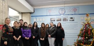 (VIDEO) Elevi de la LPS, colindători la Spitalul Județean Buzău. Sute de daruri aduse pentru copii
