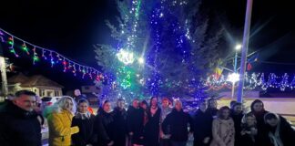 (FOTO) Spectacol la Cislău, la începutul Sărbătorilor de Iarnă