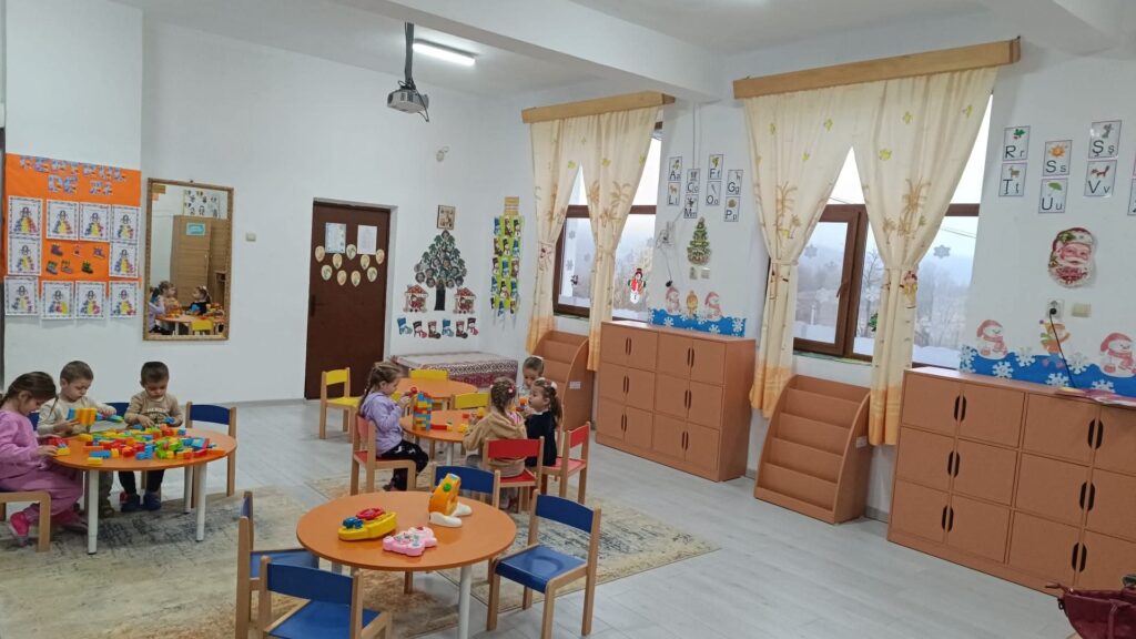 mobilier nou școli grădinițe Cislău