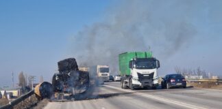 (VIDEO) Incendiu în zona Bariera Brăilei. Trafic îngreunat