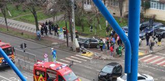 (UPDATE/FOTO) Accident pe Unirii. Pietoni răniți. Impact între două mașini