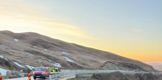 (VIDEO) Drumuri afectate de alunecări de teren, în mai multe zone din județ