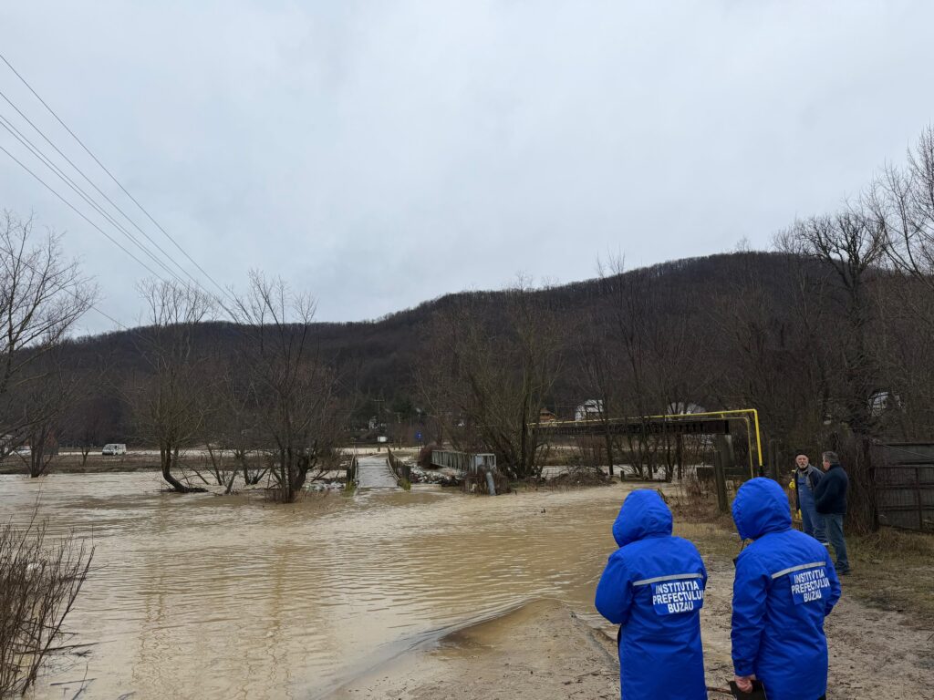 cod roșu avertizare hidro cod roșu râul NIșcov, drumuri afectate ploi abundente, gospodării inundate