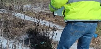 (FOTO) Deversare ilegală lângă o fabrică lactate. Ce amendă a dat Garda de Mediu