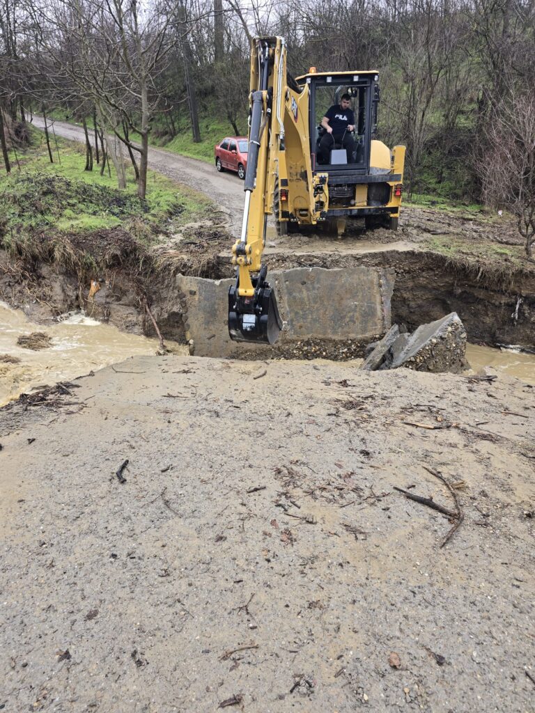 cod roșu avertizare hidro cod roșu râul NIșcov, drumuri afectate ploi abundente, gospodării inundate