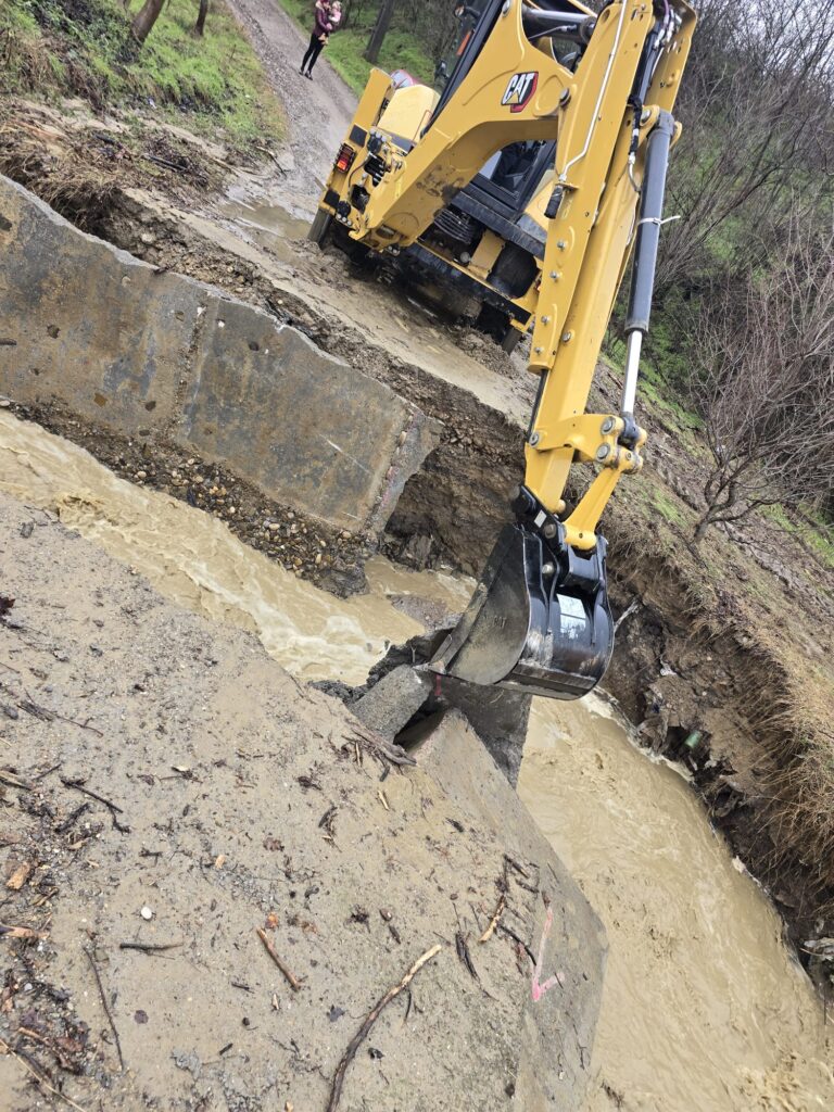 cod roșu avertizare hidro cod roșu râul NIșcov, drumuri afectate ploi abundente, gospodării inundate