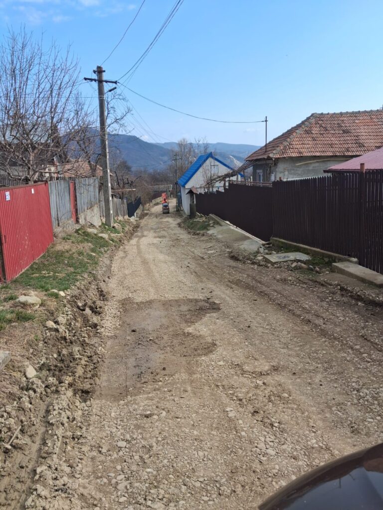 canalizare Cislău, Primăria comunei Cislău, refacere drumuri Cislău