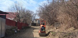 (FOTO) CISLĂU. Au început lucrările de refacere a drumurilor unde a fost introdusă canalizarea