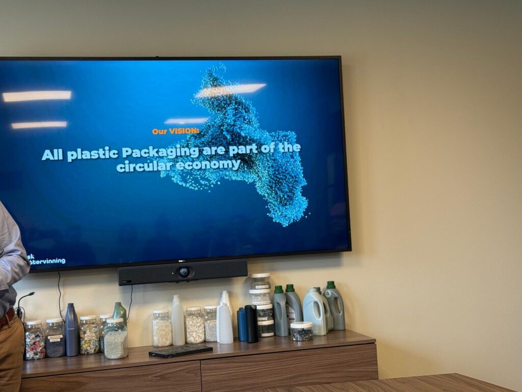 (FOTO) Primarul Toma, în Suedia. Vizită la cel mai mare centru de sortare și reciclare a plasticului 11 primar Constantin Toma vizită centru de sortare Suedia
