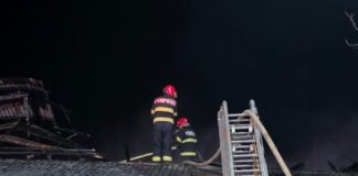 (FOTO) Familie rămasă pe drumuri, după un incendiu. Cum arată o icoană din casa cuprinsă de flăcări