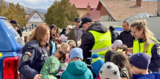 (VIDEO/FOTO) Polițiștii buzoieni, în mijlocul a 800 de copii din Pătârlagele