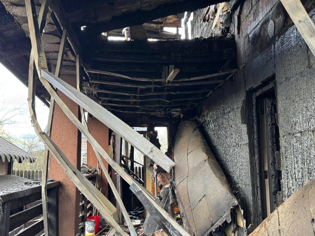 apel umanitar polițist casă mistuită, familie polițist incendiu casă Buzău-Vernești