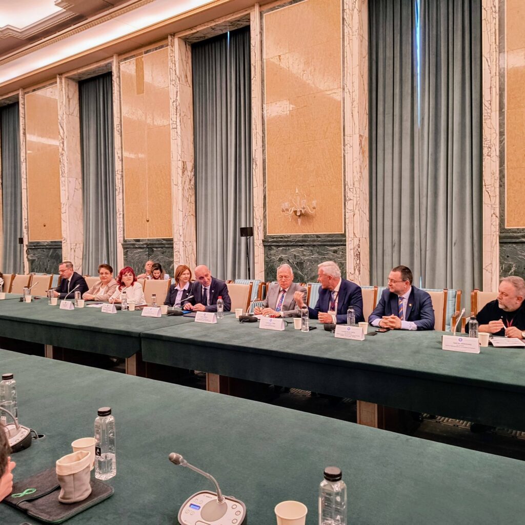 delegație buzoiană Palatul Victoria, dir. Livia Mărculescu, economie circulară opțional gimnaziu, inspector școlar general Daniela Palcău, primar Constantin Toma, Școala nr. 1 Buzău, școli circulare