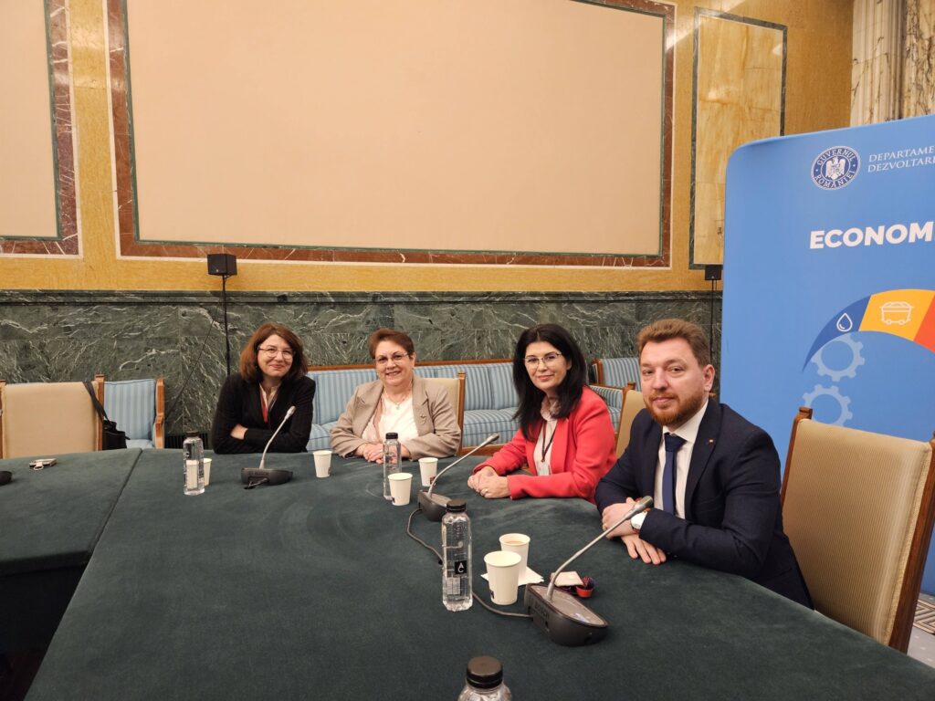 delegație buzoiană Palatul Victoria, dir. Livia Mărculescu, economie circulară opțional gimnaziu, inspector școlar general Daniela Palcău, primar Constantin Toma, Școala nr. 1 Buzău, școli circulare