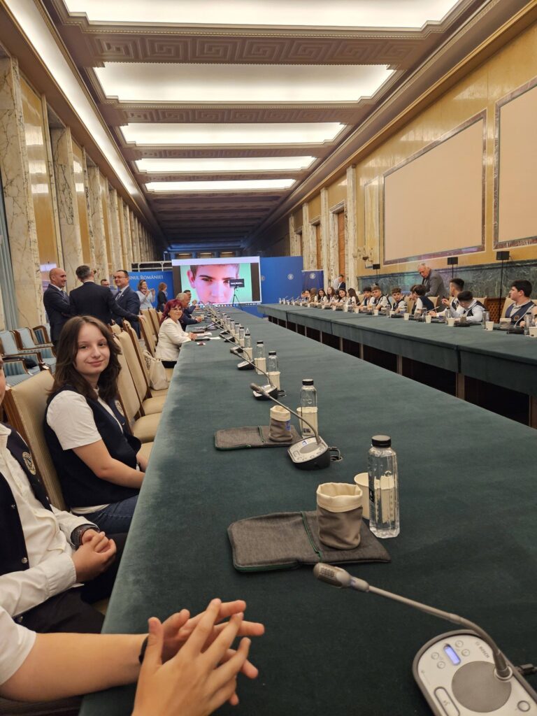 delegație buzoiană Palatul Victoria, dir. Livia Mărculescu, economie circulară opțional gimnaziu, inspector școlar general Daniela Palcău, primar Constantin Toma, Școala nr. 1 Buzău, școli circulare