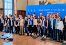 (Galerie FOTO) Delegație buzoiană invitată la Palatul Victoria. Cine a mers la Guvern și cu ce ocazie