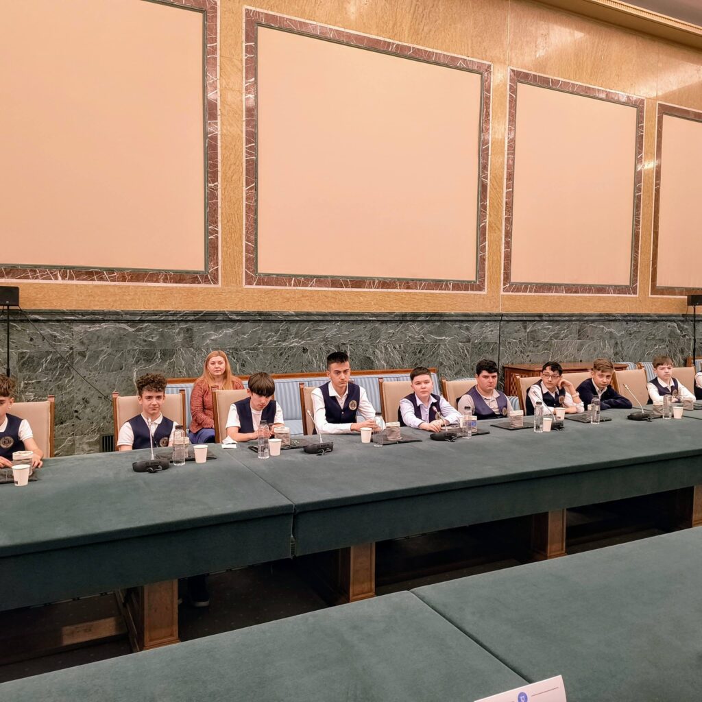 delegație buzoiană Palatul Victoria, dir. Livia Mărculescu, economie circulară opțional gimnaziu, inspector școlar general Daniela Palcău, primar Constantin Toma, Școala nr. 1 Buzău, școli circulare