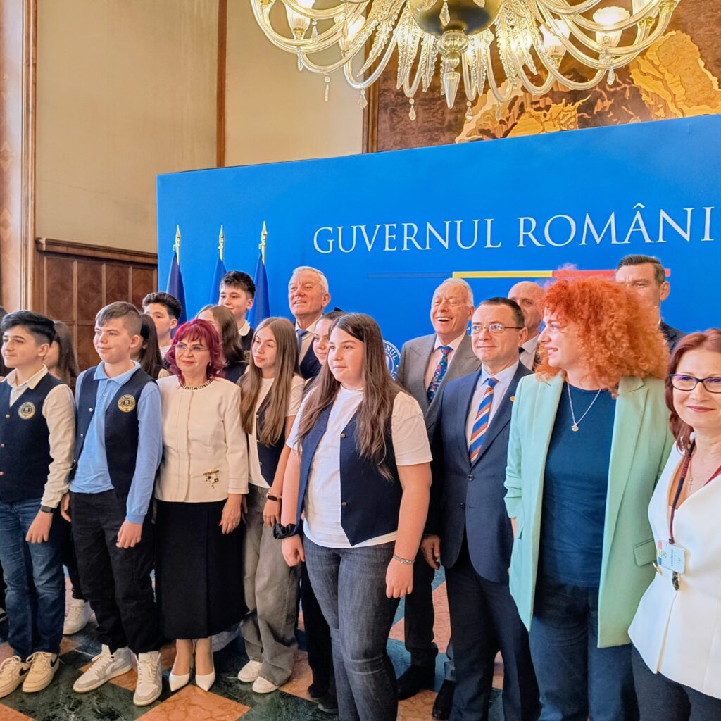 delegație buzoiană Palatul Victoria, dir. Livia Mărculescu, economie circulară opțional gimnaziu, inspector școlar general Daniela Palcău, primar Constantin Toma, Școala nr. 1 Buzău, școli circulare