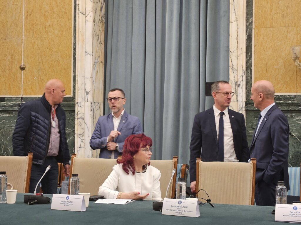 delegație buzoiană Palatul Victoria, dir. Livia Mărculescu, economie circulară opțional gimnaziu, inspector școlar general Daniela Palcău, primar Constantin Toma, Școala nr. 1 Buzău, școli circulare