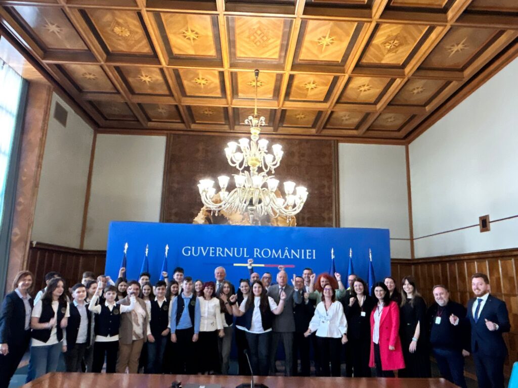 delegație buzoiană Palatul Victoria, dir. Livia Mărculescu, economie circulară opțional gimnaziu, inspector școlar general Daniela Palcău, primar Constantin Toma, Școala nr. 1 Buzău, școli circulare