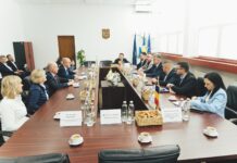 Delegație de politicieni din Cehia, întâlnire la Consiliul Județean. Ambasadorul ceh, prezent la discuții