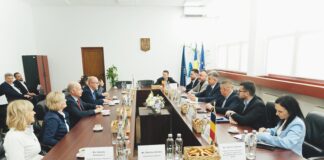 Delegație de politicieni din Cehia, întâlnire la Consiliul Județean. Ambasadorul ceh, prezent la discuții