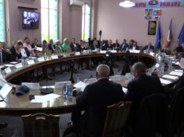 (UPDATE) „Păcănelele” din Buzău, interzise! Consilier PSD, dojenit de primar. Alesul Roșioru, cu sifonul pe masă