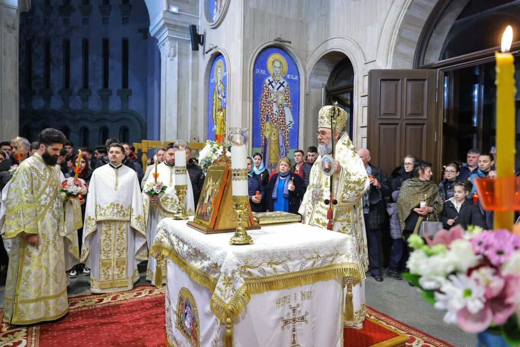 slujbă Înviere noaptea de Paști Buzău