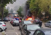 Mașină în flăcări, în cartierul Micro 3