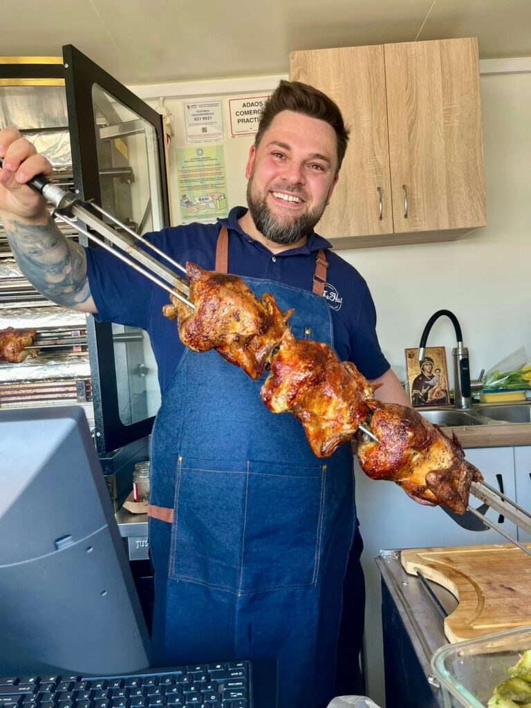 ciolan caramelizat, food truck Buzău, Iolandin Staicu, pui la rotisor, Yolli"s Food Buzău