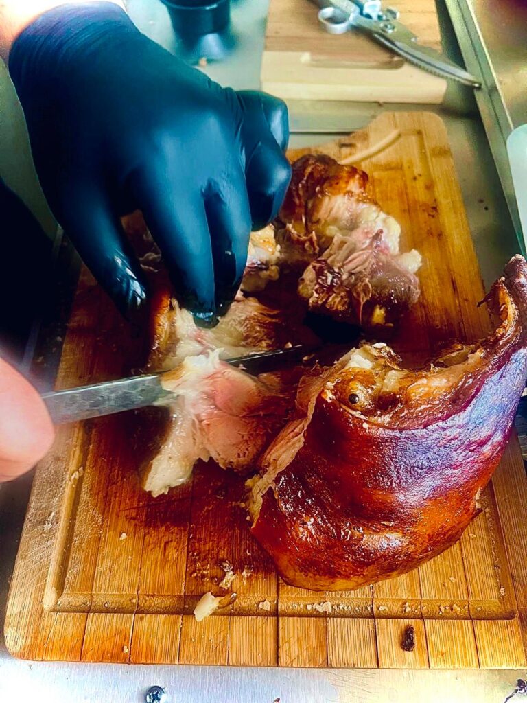 ciolan caramelizat, food truck Buzău, Iolandin Staicu, pui la rotisor, Yolli"s Food Buzău