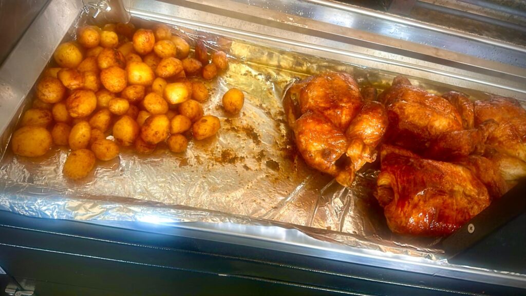 ciolan caramelizat, food truck Buzău, Iolandin Staicu, pui la rotisor, Yolli"s Food Buzău