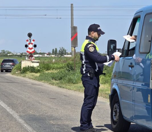 (FOTO) Polițiștii buzoieni, acțiuni la trecerile de cale ferată