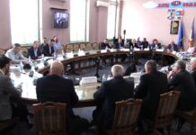 A început cu scandal! Urmărește LIVE ședința miniparlamentului buzoian