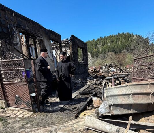 (FOTO) Arhiepiscopia strânge bani pentru familiile afectate de incendiul din Soveja