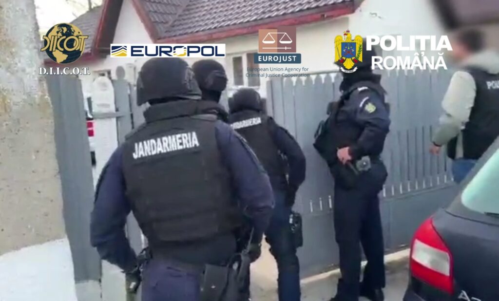 proxeneți Buzău, tinere exploatate sexual prostituție club Viena